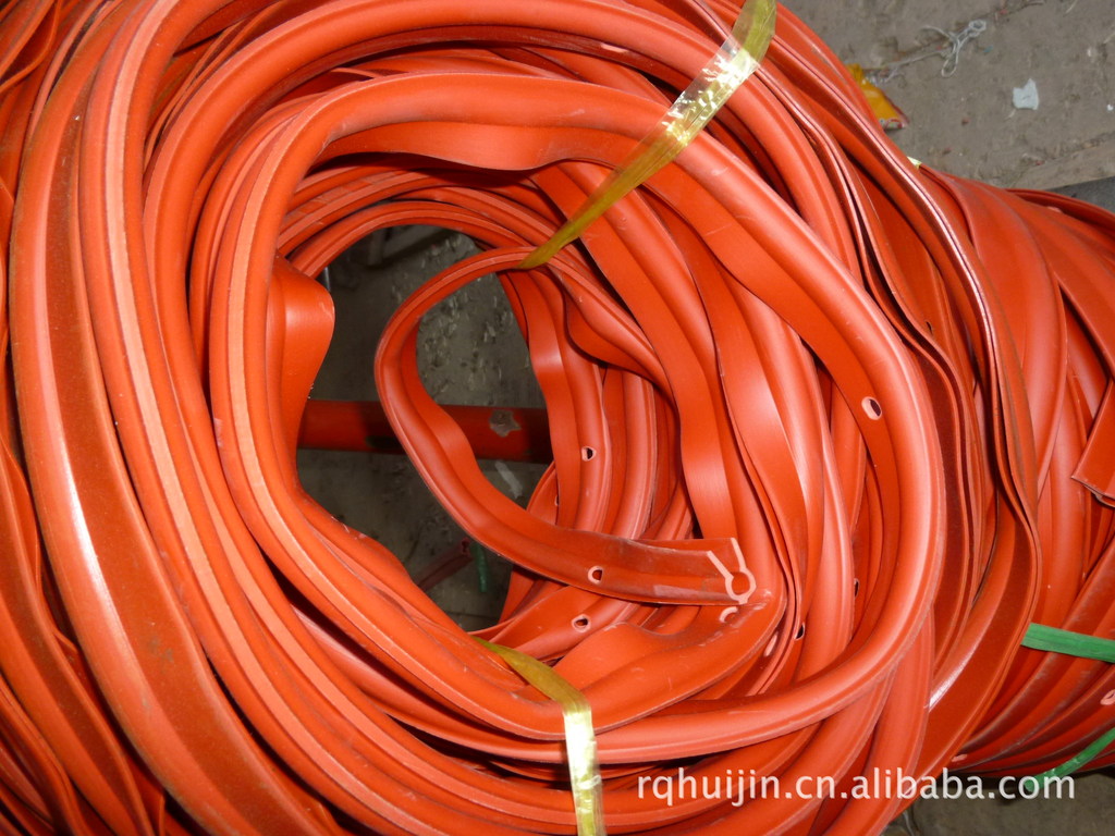 絕緣電纜保護(hù)套與過桿軟管 為通信線路安全保駕護(hù)航